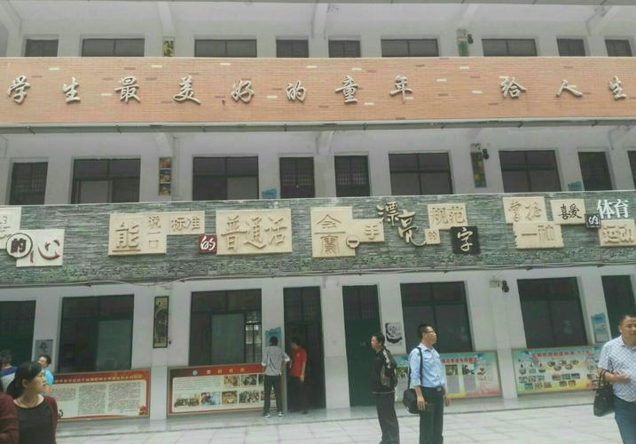 充满湖湘文化底蕴的仰天湖小学教学楼